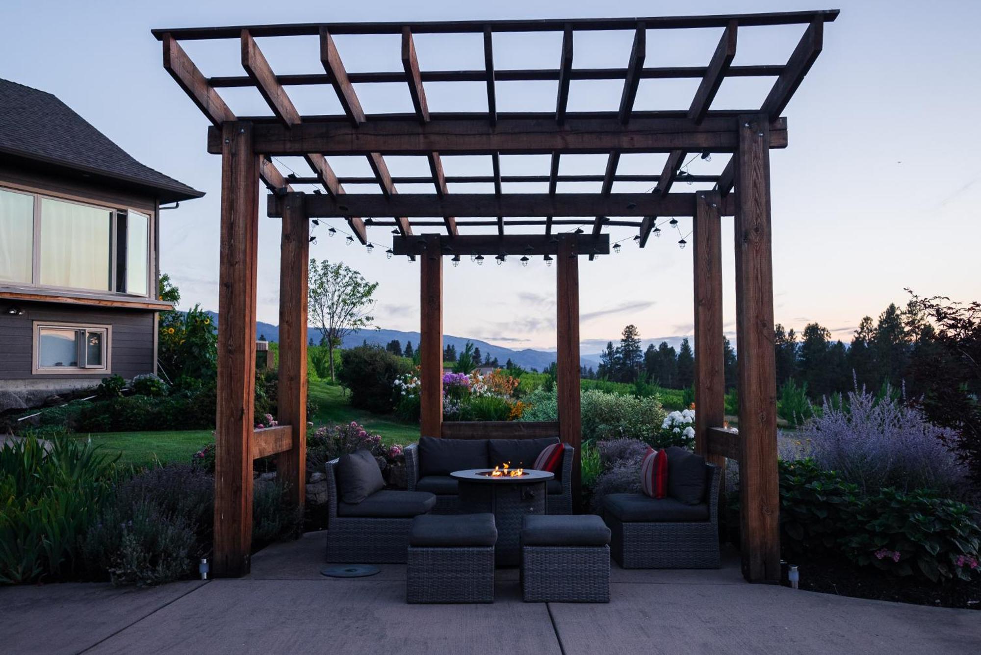 Crawford View Villa Kelowna Exterior photo