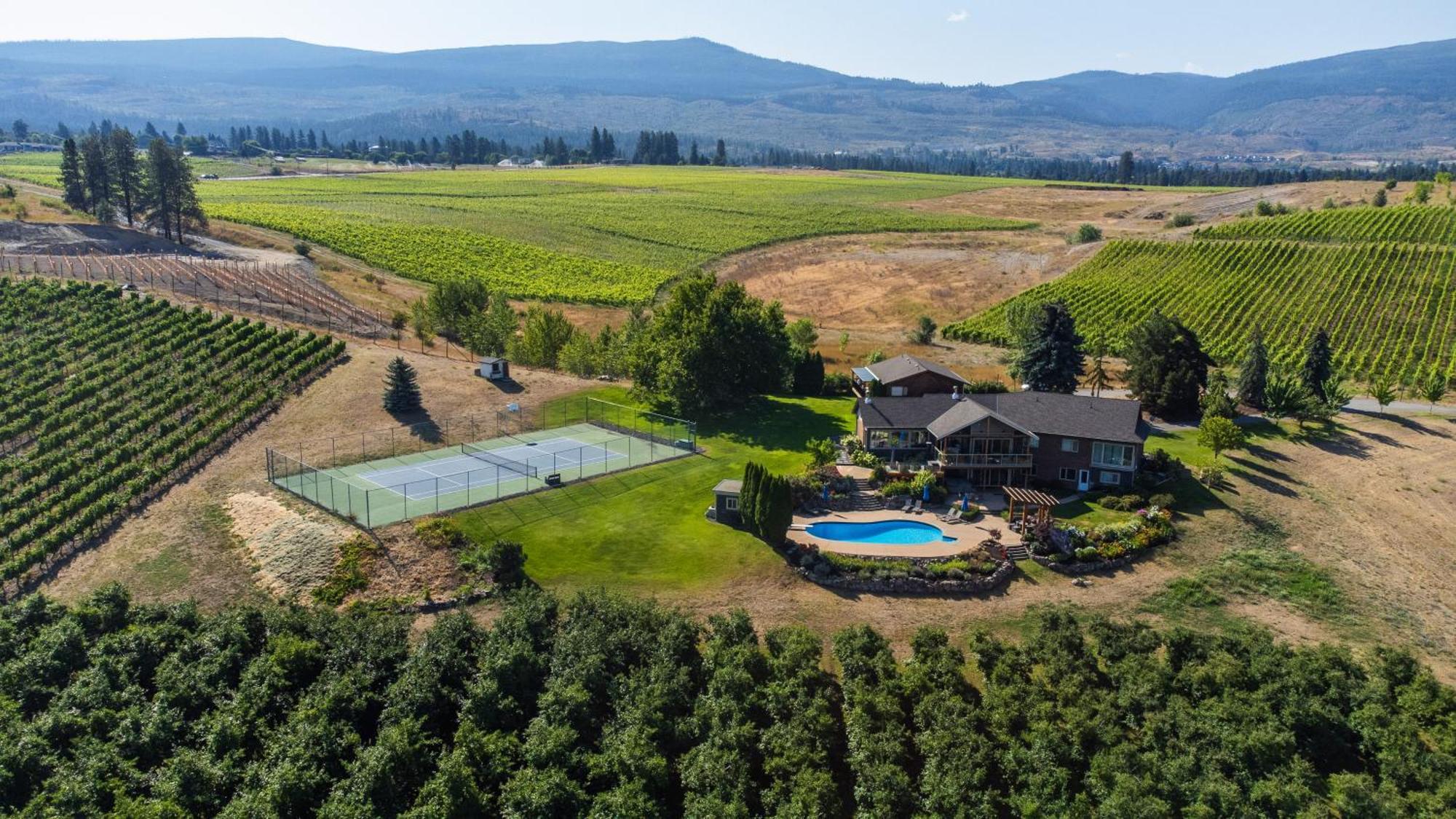 Crawford View Villa Kelowna Exterior photo